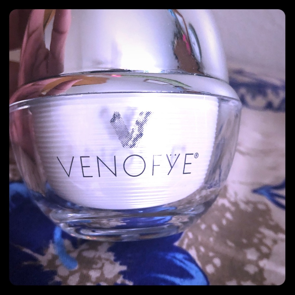 Queen Bee Facial Peeling from Venofye